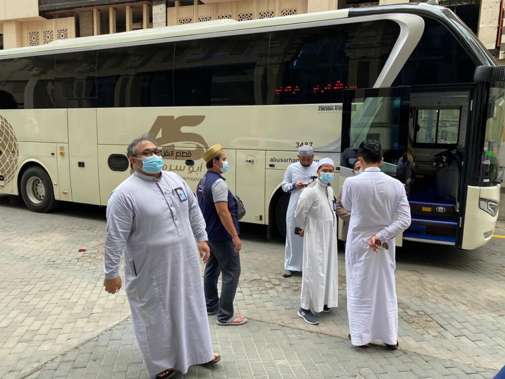 Bis menuju Madinah.jpg