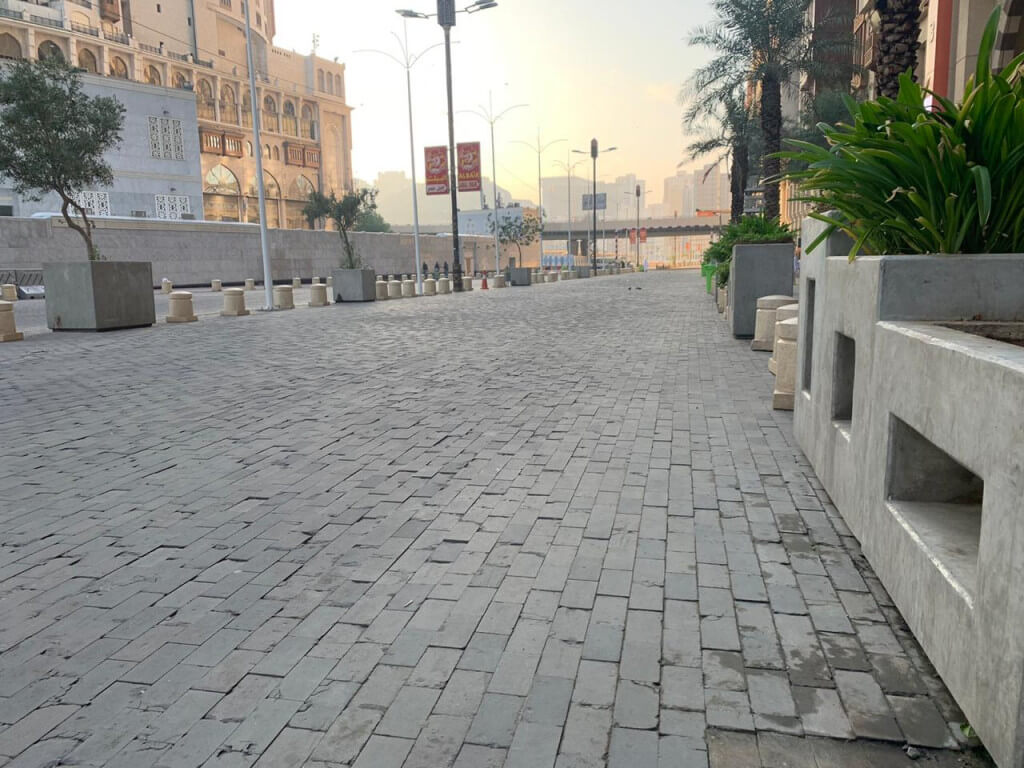 jalan makkah lengang.jpg