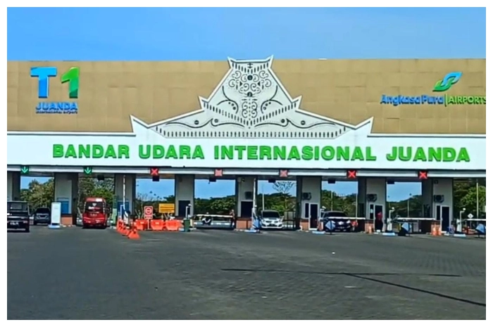 Pintu masuk Bandara Juanda Surabaya.