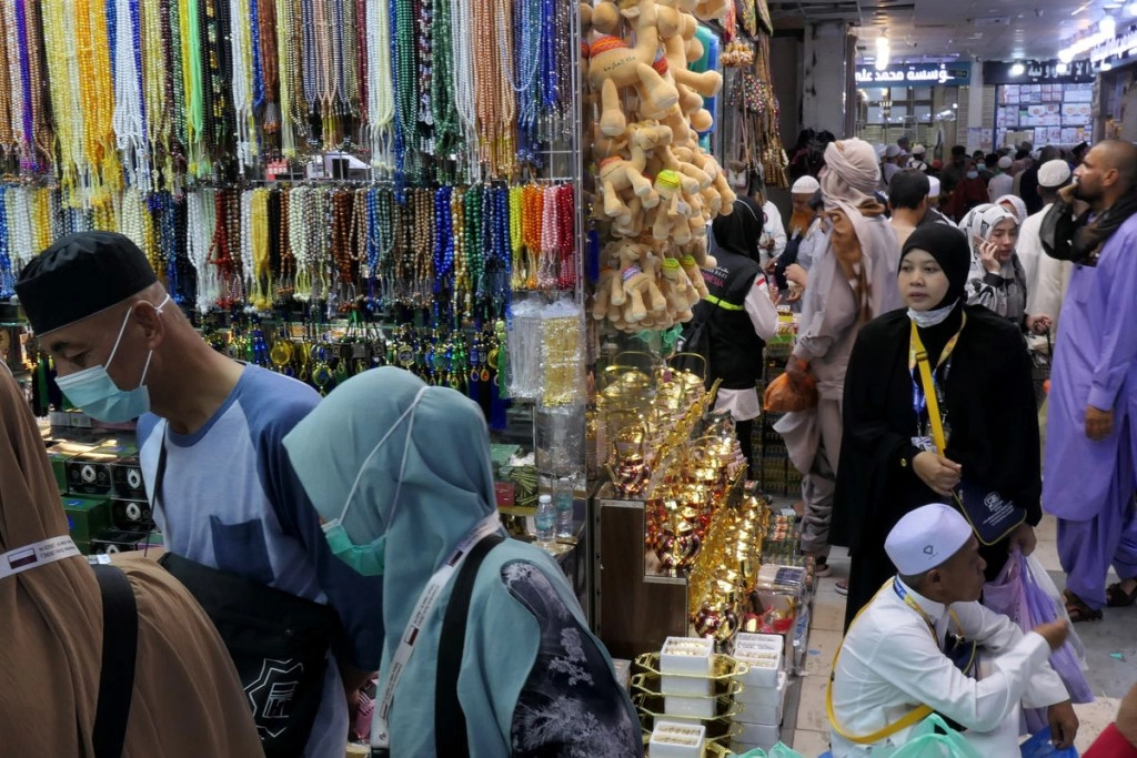 melihat-pasar-kakiyah-tempat-oleh-oleh-haji-di-makkah.jpeg