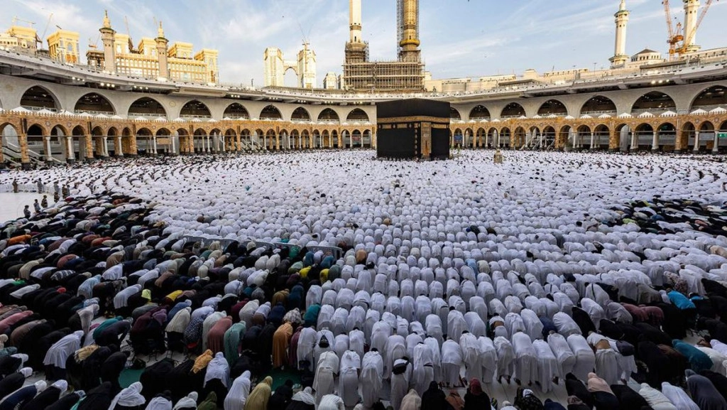 begini-suasana-salat-idul-fitri-di-masjidil-haram-1_169.jpeg