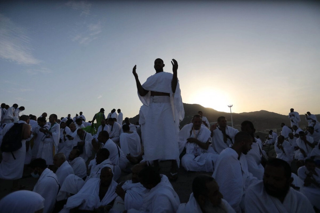 AA-20220708-28366650-28366621-PROSPECTIVE_PILGRIMS_IN_ARAFAT.jpg