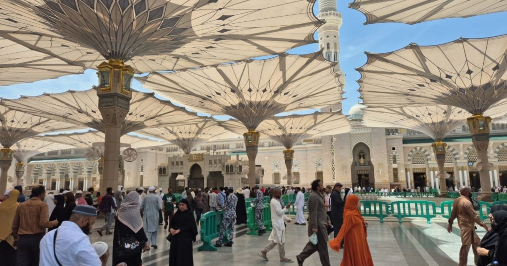 69545-masjid-nabawi-di-madinah.jpg