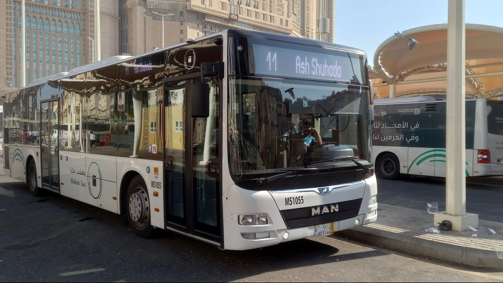 67384501d303a-makkah-bus-beroperasional-di-kota-makkah-melayani-rute-masjidil-haram-dan-sekitarnya.jpg