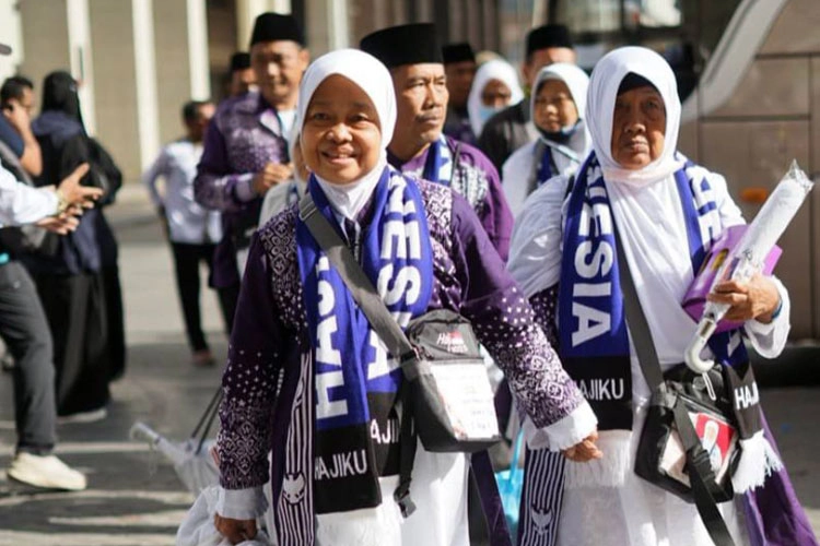 Rombongan-pertama-jemaah-haji-asal-Indonesia.jpg