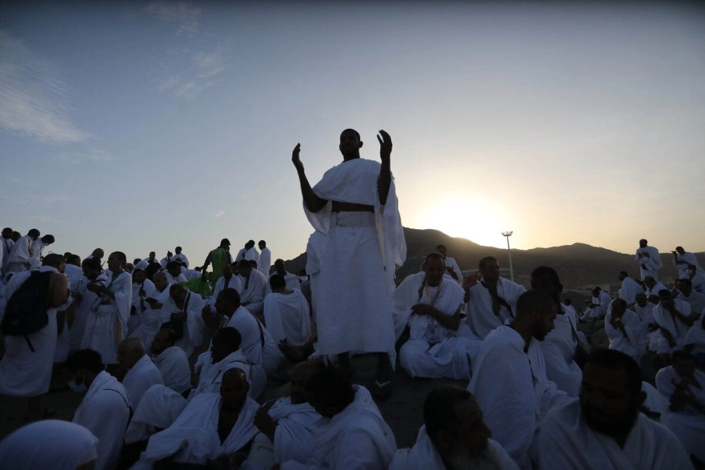 AA-20220708-28366650-28366621-PROSPECTIVE_PILGRIMS_IN_ARAFAT.jpg