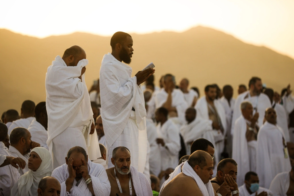 AA-20250605-38187561-38187540-PROSPECTIVE_MUSLIM_PILGRIMS_AT_ARAFAT_IN_MECCA-scaled.jpg