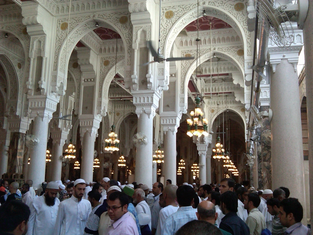 Masjid_al-Haram,_Mecca._Inside..jpg