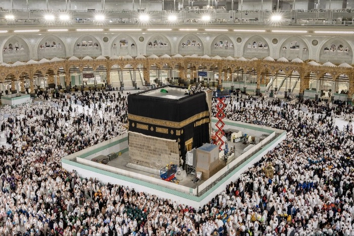 pemeliharaan-rutin-kabah-jelang-musim-haji-1776056758982.jpeg