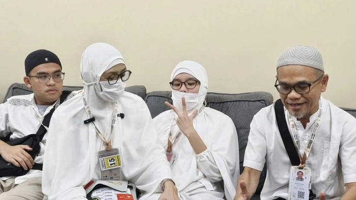 orangtua-sharfina-lilis-ardifiyanti-dan-andradiet-ixvetrial-jacob-alis-berbagi-pengalaman-mendampingi-putri-mereka-berhaji-1781650773619_169.jpeg