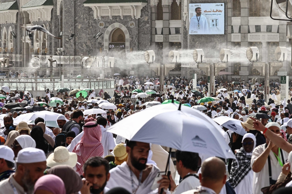 2c16296fc4f15c041ae53fd8ff0937c5-TOPSHOT_SAUDI_RELIGION_ISLAM_HAJJ_138536803.jpg