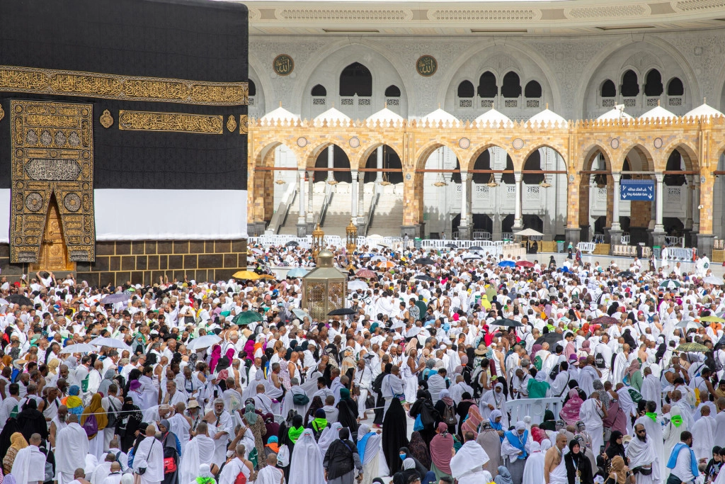 kaaba-tawaf-pilgrims-hajj-2025.jpg