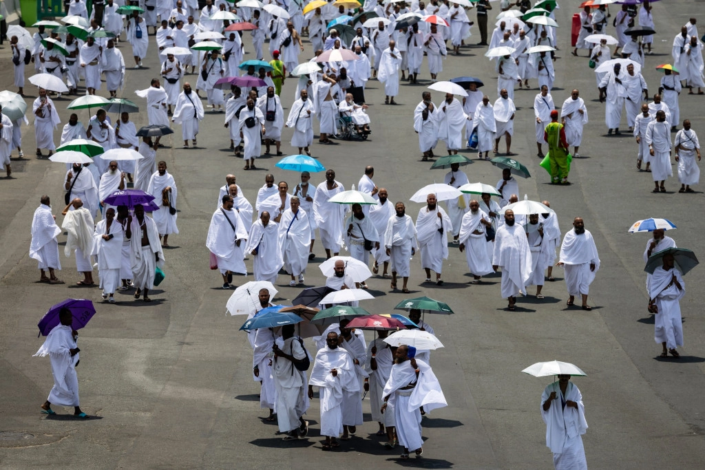 hajj-2024-peregrinos-em-mina-foto-FADEL-SENNA-AFP-scaled.jpg