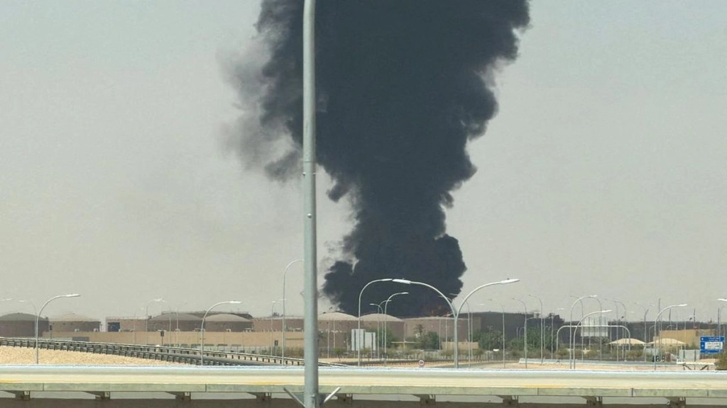 serangan-houthi-ke-bandara-riyadh-arab-saudi-1789824457241_169.jpeg
